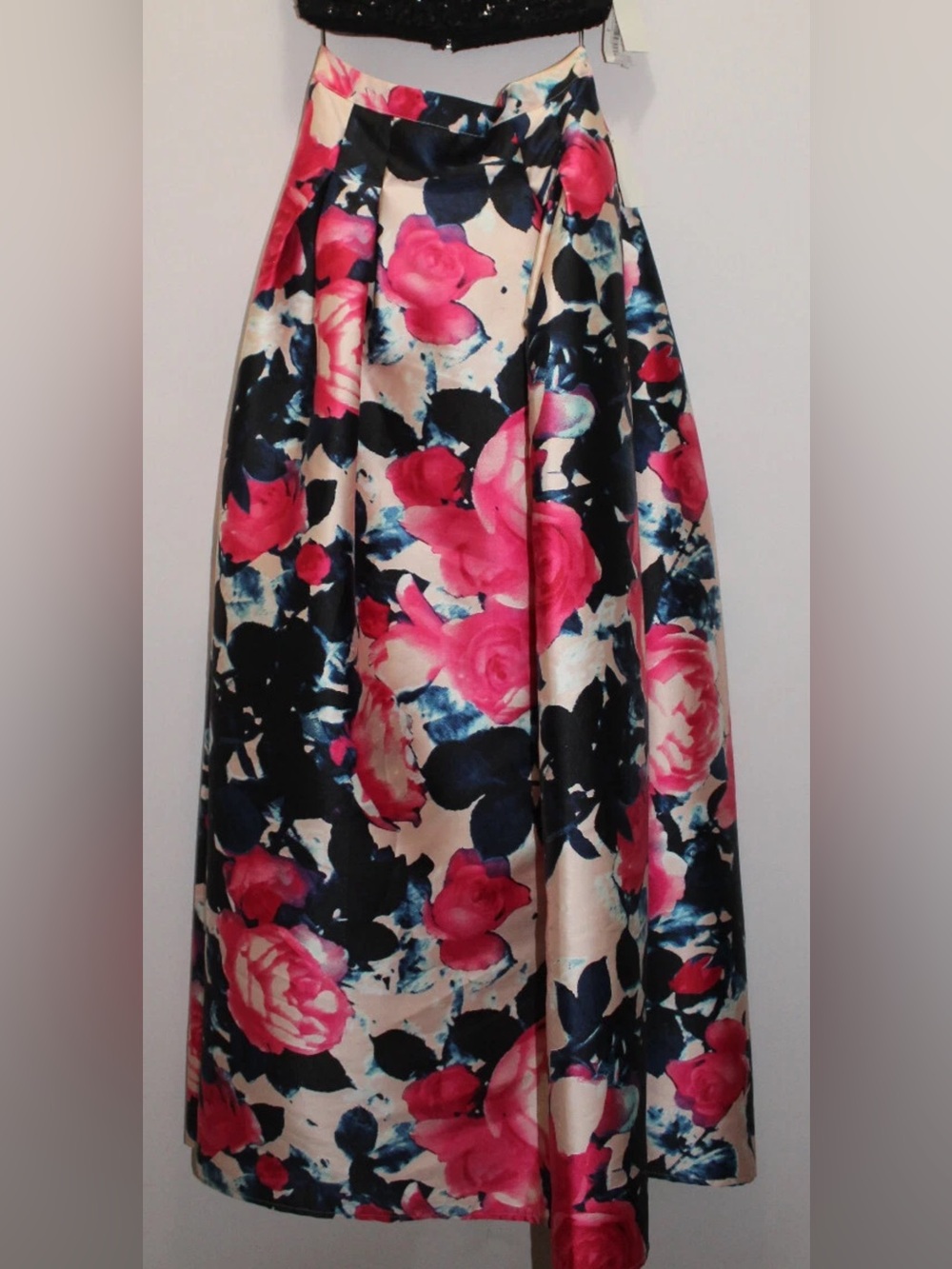 B Darlin Floral Full Skirt in Hot Pink, Navy & Cream - Picture 6 of 6
